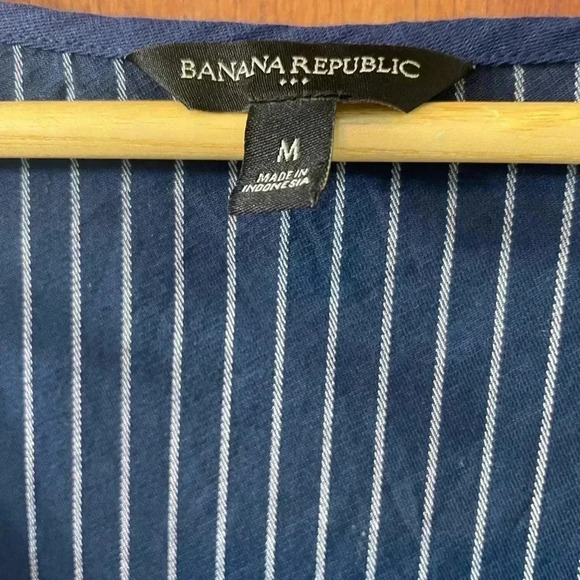 Banana Republic Factory pin striped navy tank sleeveless shirt size medium - Picture 4 of 4